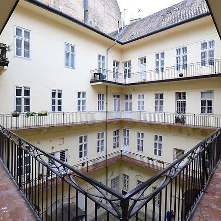 Standard Apartment By Hi5 - Chainbridge Budapest Exterior photo